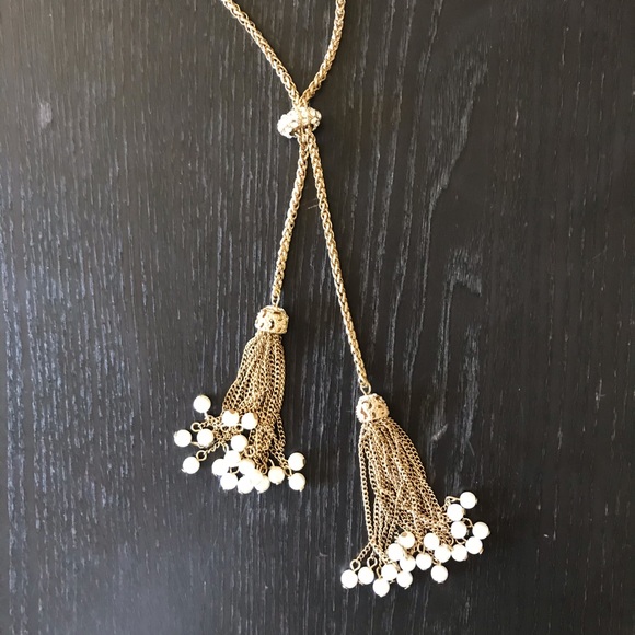 Jewelry - Gold tassel and pearl long necklace.